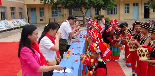 天道恒遠(yuǎn)羅甸三小圖書捐贈(zèng)儀式