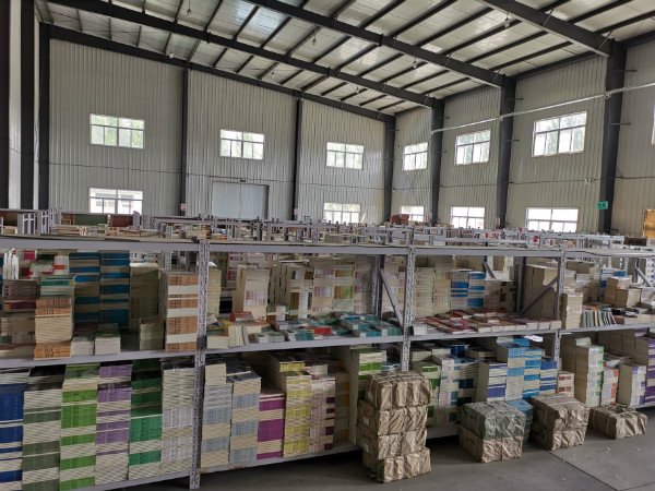 圖書批發(fā)市場的書架