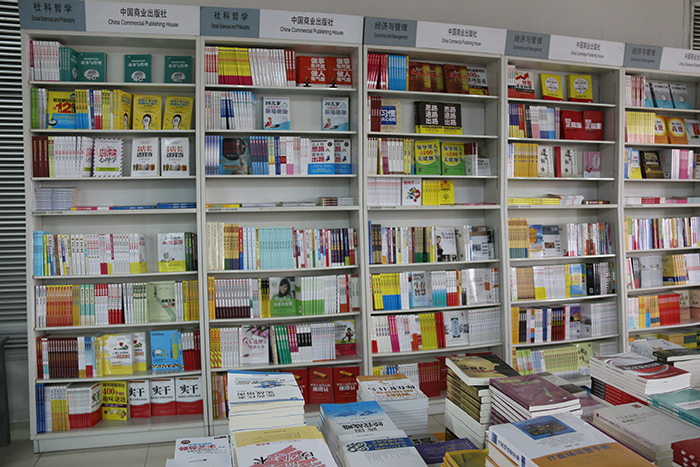 實(shí)體書店和圖書批發(fā)市場應(yīng)該被保護(hù)